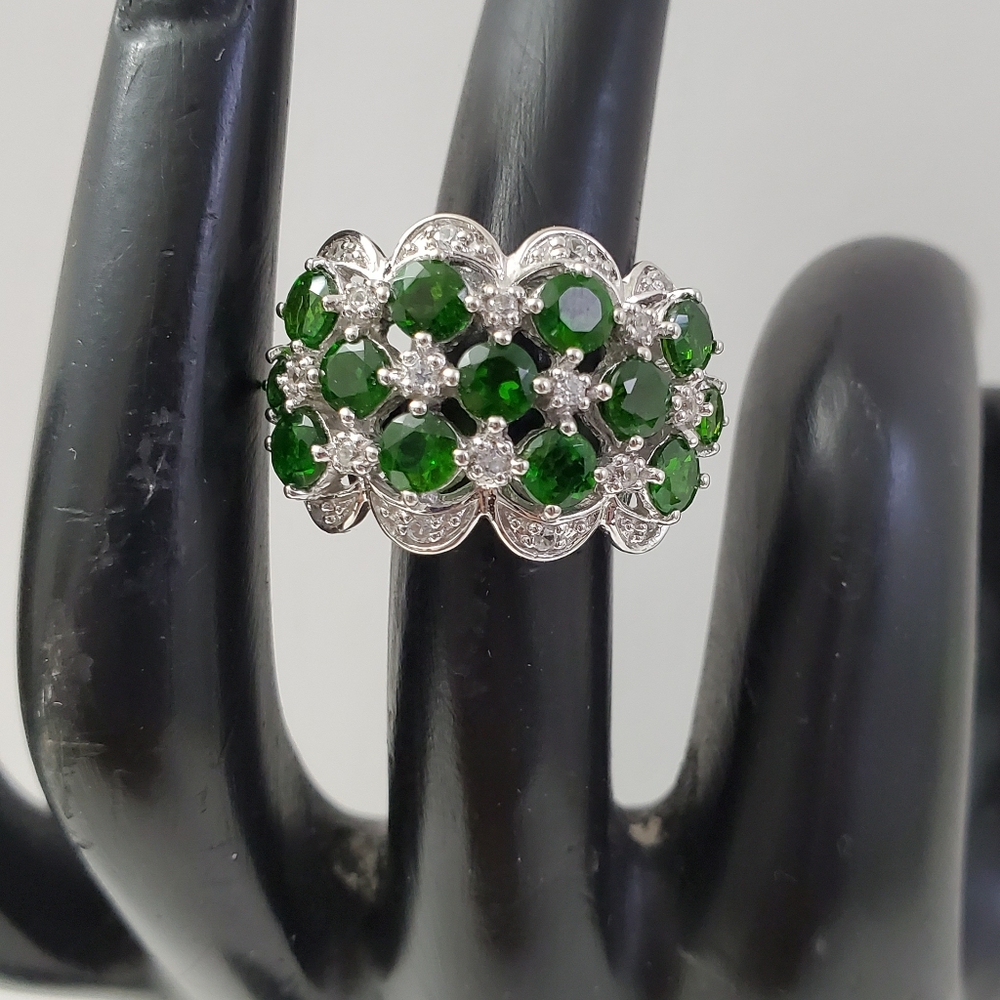 Watch Video / Sterling Silver 925 Emerald Cluster Ring